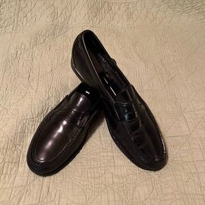 These BURGUNDY COLE HAAN ARE SO CLOSE TO BEING NEW, that who gets these ARE SET!